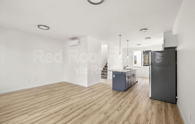 1438 E 31 ST