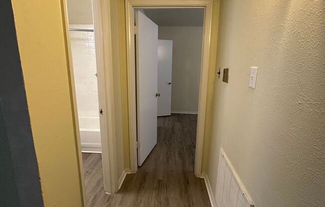 2 beds, 2 baths, 923 sqft, $1,099, Unit 205