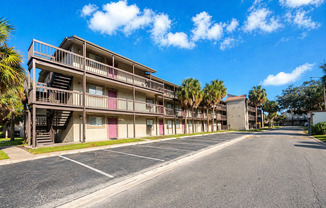 Charming 1 Bedroom / 1 Bathroom Condo – First Floor Unit with Florida Room in a Gated Community.