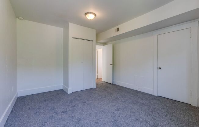 2 beds, 1 bath, $1,275, Unit Apt 3