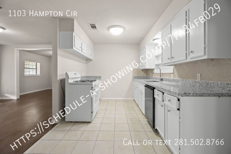 1103 HAMPTON CIR