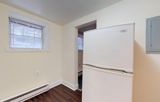 Studio, 1 bath, 284 sqft, $815, Unit B-J