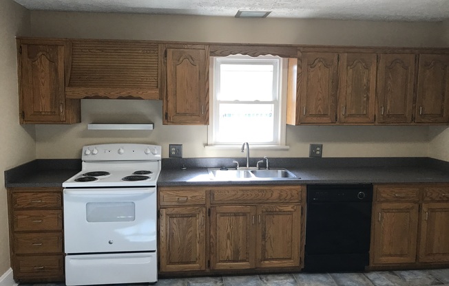 3 beds, 1 bath, $1,095