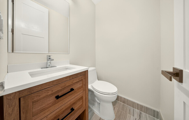 1 bed, 2.5 baths, 740 sqft, $5,800, Unit 4H