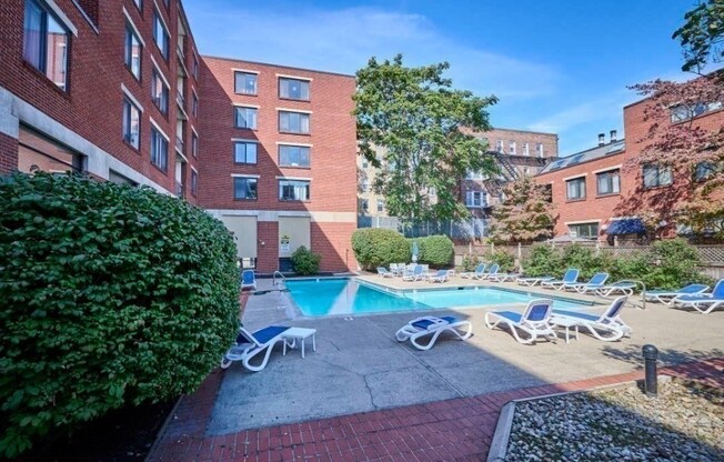 3 beds, 2 baths, 1,280 sqft, $4,800, Unit 415