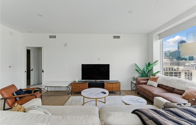 2 beds, 2 baths, 1,353 sqft, $5,500, Unit 1010