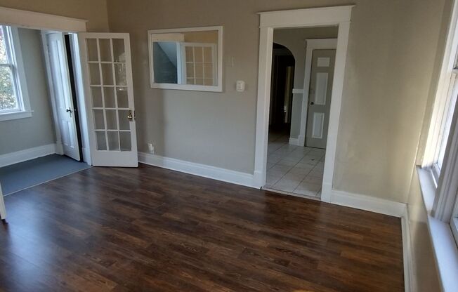 3 beds, 1 bath, $1,400, Unit 3