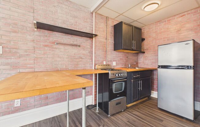 1 bed, 1 bath, 300 sqft, $975, Unit 1700 N 2nd #26