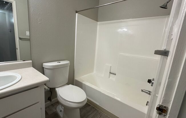 2 beds, 2 baths, 881 sqft, $1,700, Unit 244