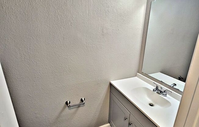 3 beds, 2.5 baths, 1,403 sqft, $1,295, Unit 10F