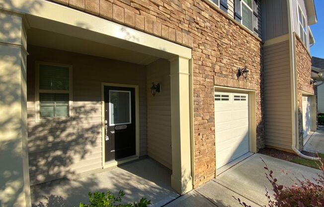 Stunning Townhome in Desirable Thompson Ridge Community