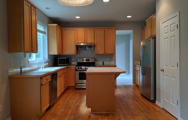 Stunning 2 Story 4 Bed 2.5 Bath Home in Redmond