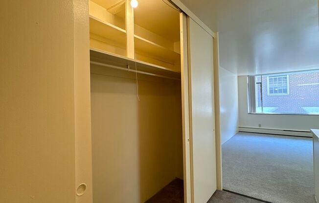 Studio, 1 bath, 360 sqft, $995, Unit 404
