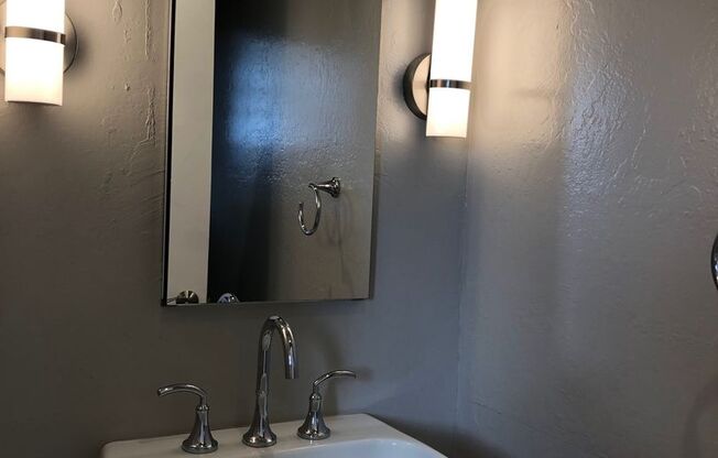 2 beds, 1.5 baths, 1,000 sqft, $3,695, Unit 11