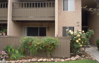 Excellent 2 bedroom 2 bathroom single story condo with private backyard.