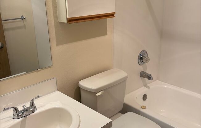 2 beds, 2 baths, 900 sqft, $2,595, Unit 109