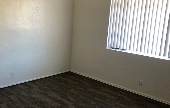 1 bed, 1 bath, 550 sqft, $975, Unit 423