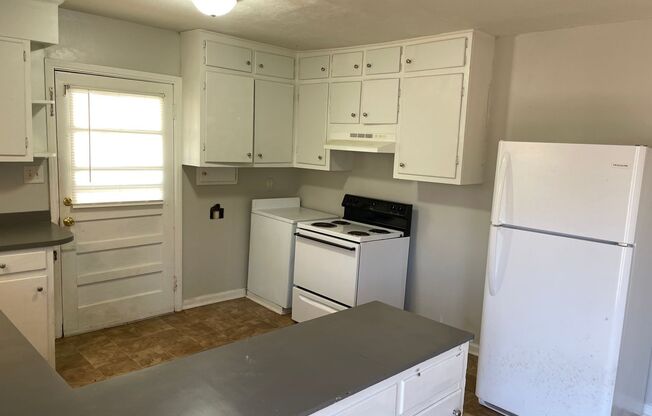 3 beds, 1 bath, $1,200