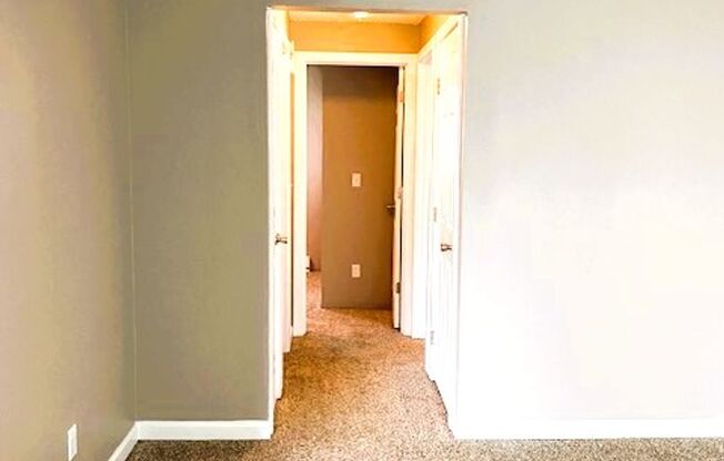 2 beds, 1 bath, 830 sqft, $1,250, Unit B-205
