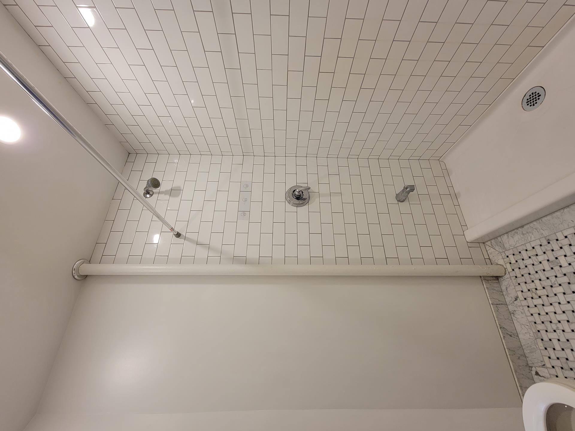 225 W 15 ST