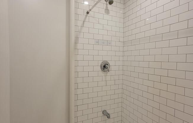 225 W 15 ST