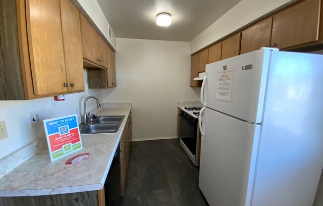 2 beds, 1 bath, 836 sqft, $900, Unit Unit D