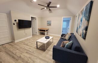 3 beds, 1 bath, $1,800, Unit Unit 2