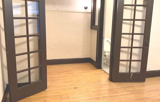 Studio, 1 bath, $875, Unit 13