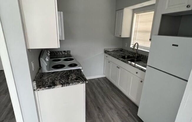 University Park 1/1/ Unit, Centrally located near parks and Shopping! Pet friendly.