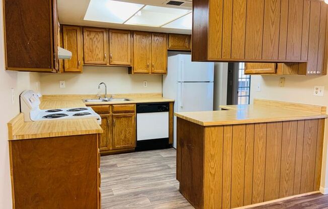 13212 N 51st Lane, Glendale, Cute 2 bed, 1 bath townhome with 1 car garage