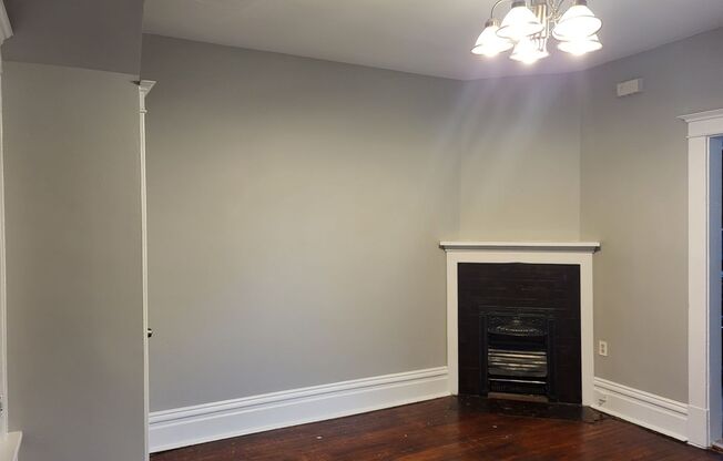 Large 4 Bedroom in Bellevue! Available June