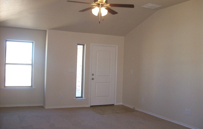 3 beds, 2 baths, $1,350