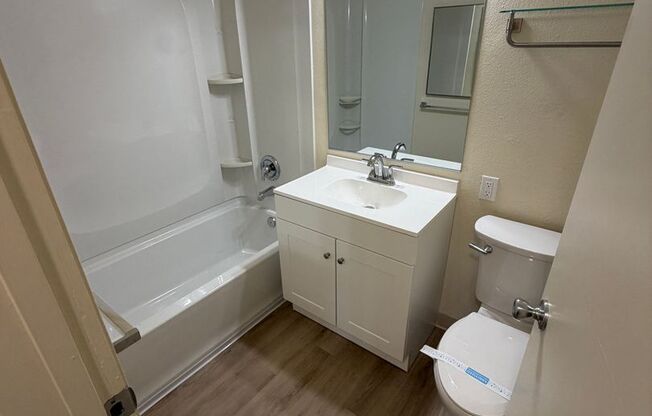 2 beds, 1 bath, $1,350, Unit 24