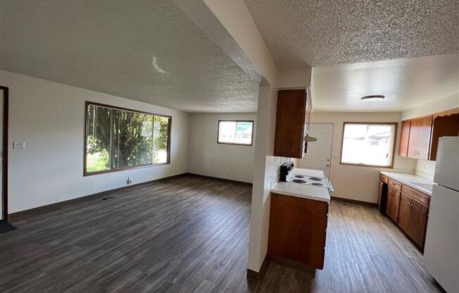 2 beds, 1 bath, 955 sqft, $1,695, Unit 1831