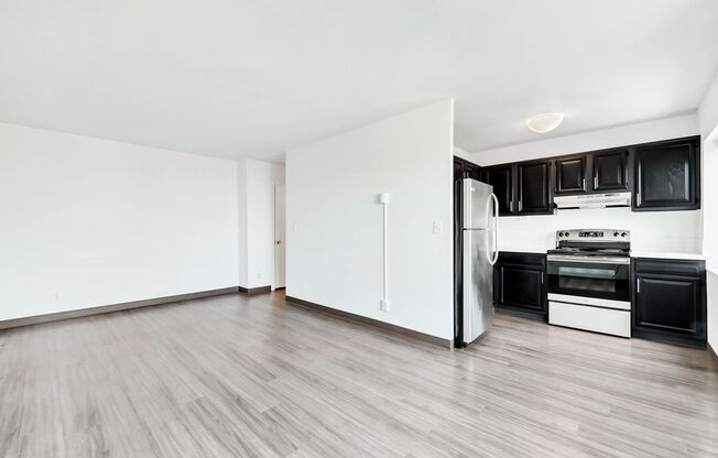 **1 MONTH FREE RENT!** On Select Units ** Centrally Located Studio & 1bdrm Apartments w/ Sweeping Views