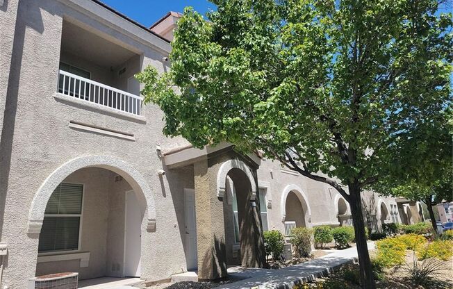 POPULAR FLOORPLAN IN A DESIREABLE GATED COMMUNITY!!