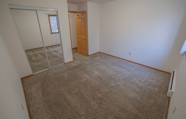 2 beds, 2 baths, 890 sqft, $910, Unit 2571-209