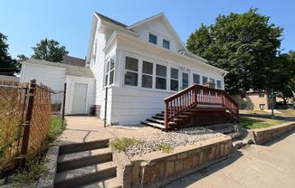 Newly Updated 2nd Floor 2 Bed/1 Bath Duplex Apartment