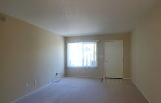 2 beds, 1 bath, $2,350, Unit 4