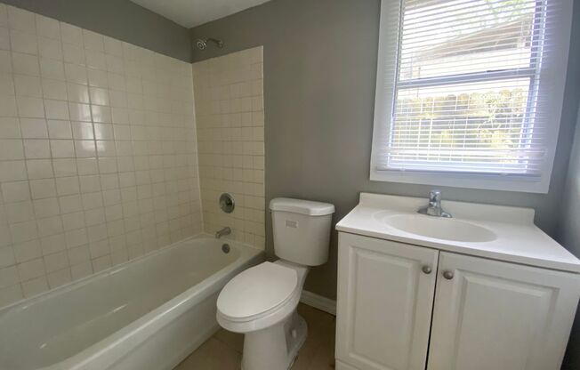 Studio, 1 bath, 380 sqft, $695, Unit 610 Edgewood Avenue B