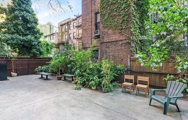 110 E 36 ST