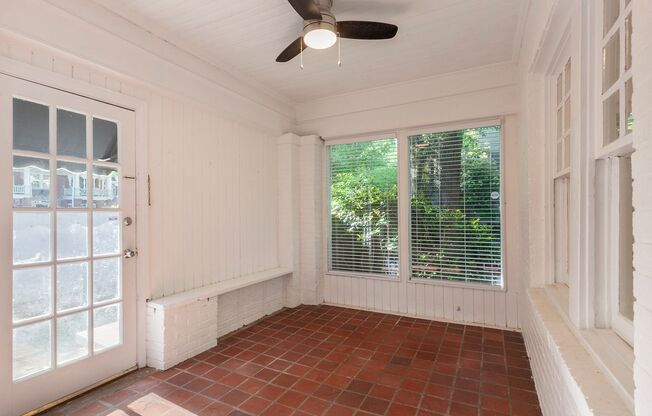 Spacious 1/1 Condo w/ Enclosed Patio & Off-Street Parking in Great Location!!