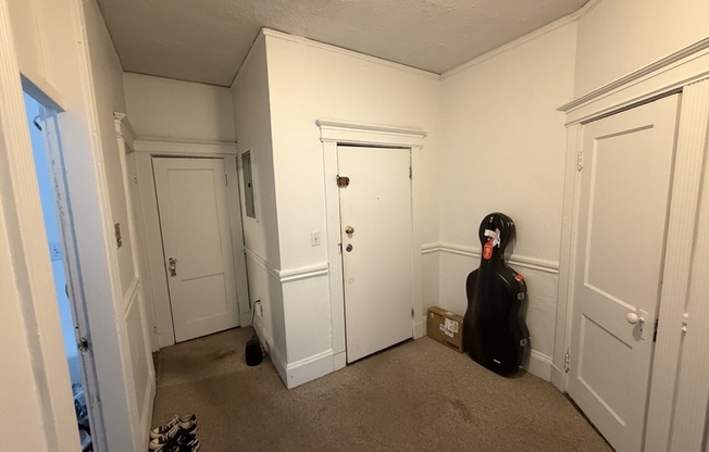 2 beds, 1 bath, $3,100, Unit 20