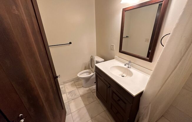 Studio, 1 bath, 450 sqft, $995, Unit B01