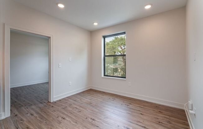 2 beds, 1 bath, $1,600, Unit 1050 N 4th St. Apt. 221