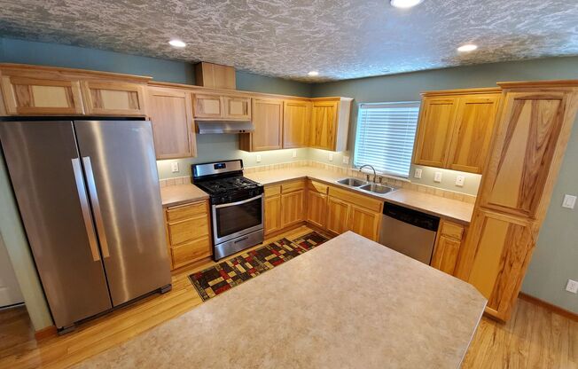 Pet Friendly 3 Bed / 2.5 Bath Home Near I-5