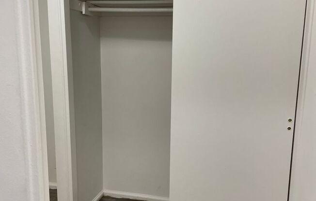 Studio, 1 bath, 600 sqft, $1,200, Unit 706