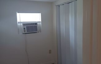 2 beds, 1 bath, 558 sqft, $850, Unit 5