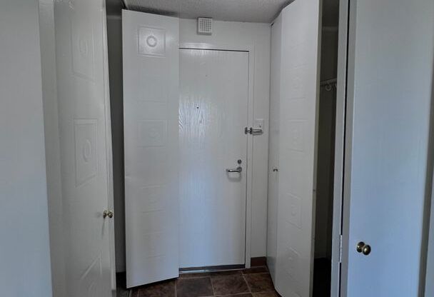2 beds, 1 bath, 710 sqft, $1,250, Unit # 1309