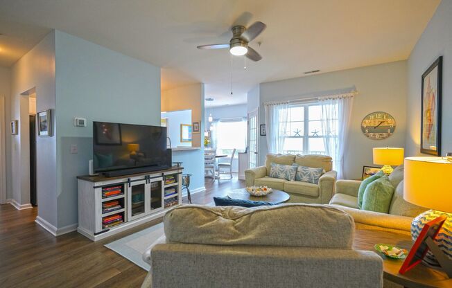 Great 3rd floor condo in Villas of Bay Crossing